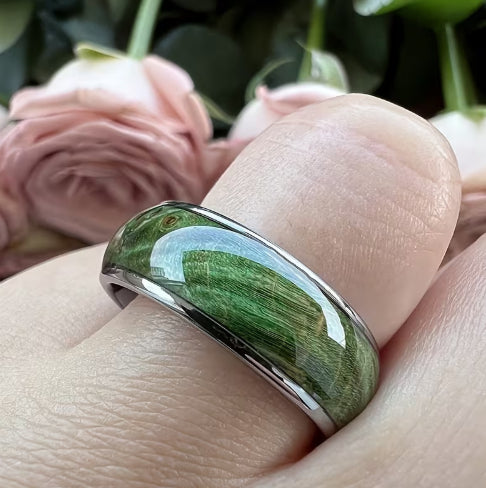 Elegant Green Wood-Grain Mens Ring