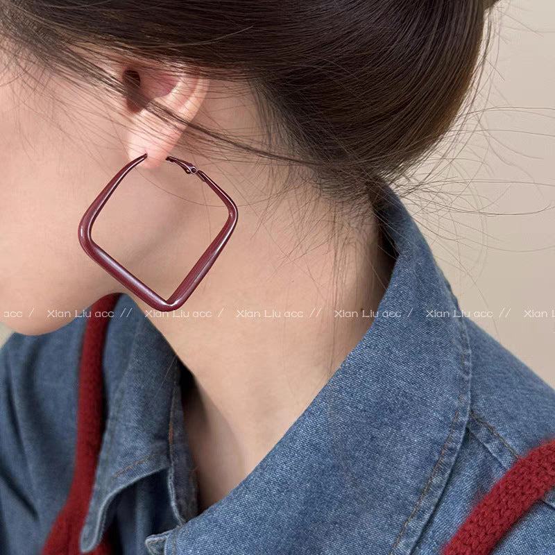 Simple Hoop Earrings For Round Faces