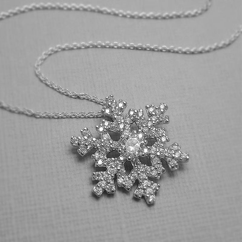 Lightweight Luxury Zircon Snowflake Pendant Necklace For Women
