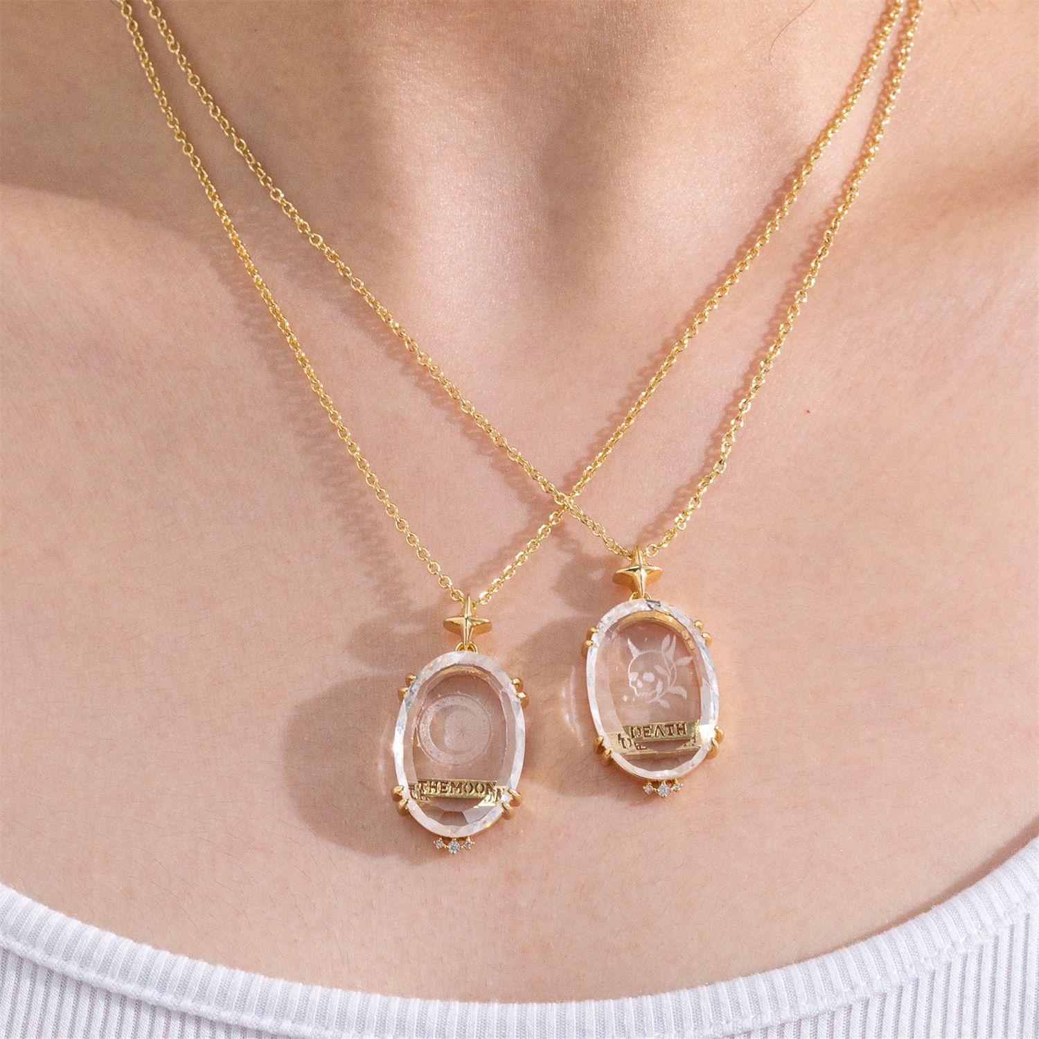 Fashionable Transparent Crystal Pattern Tarot Card Necklace