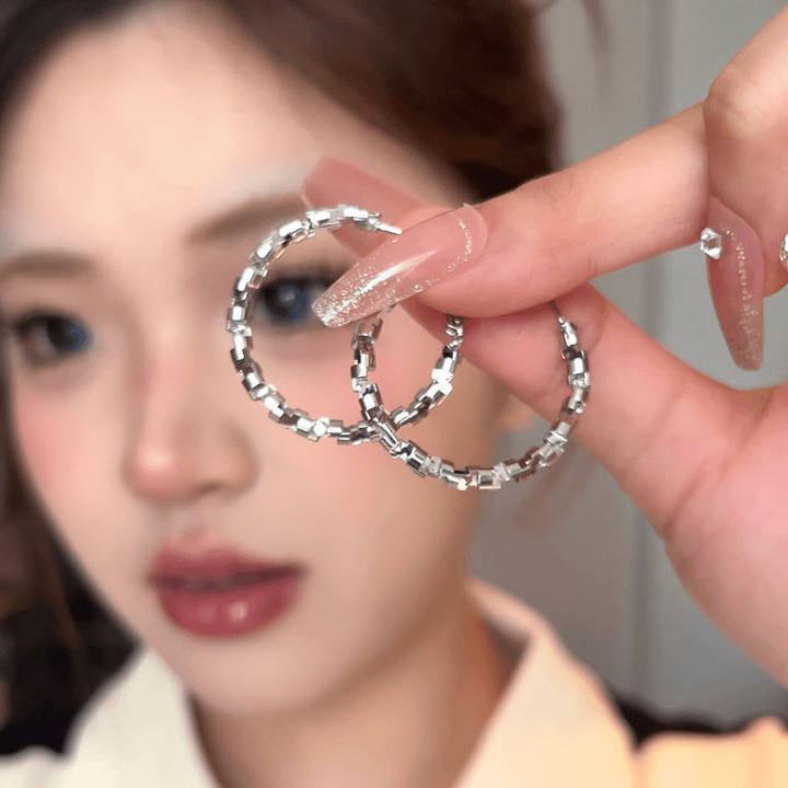 Simple Hoop Earrings For Round Faces