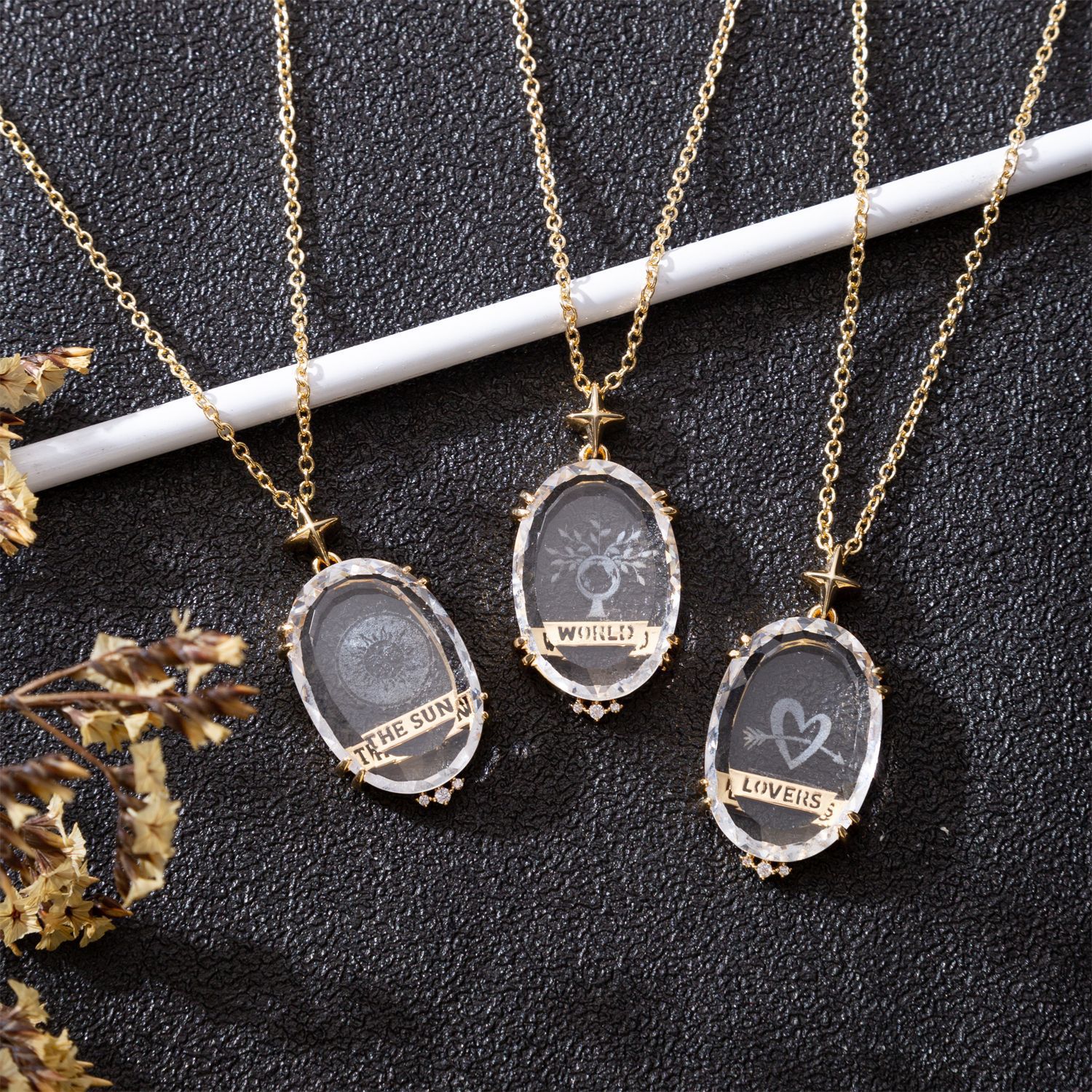 Fashionable Transparent Crystal Pattern Tarot Card Necklace