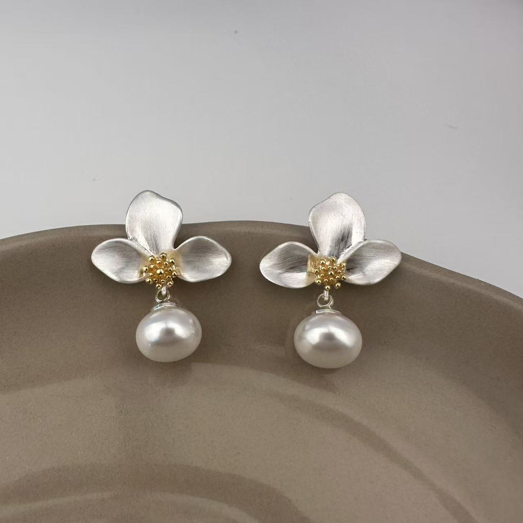 Womens Stylish Brushed Three-Petal Earrings Versatile For Any Look