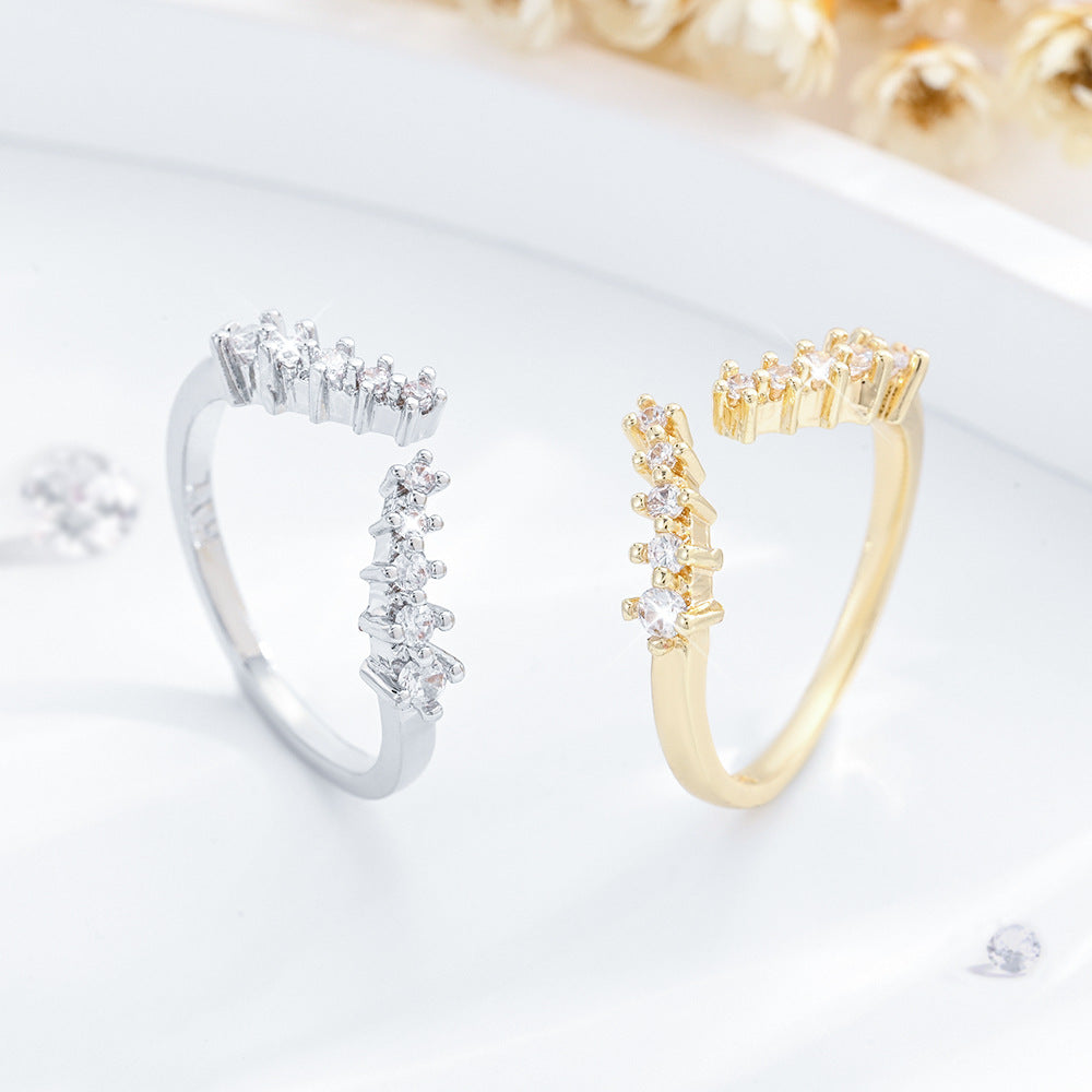 Simple V-shaped Zircon-studded Ring