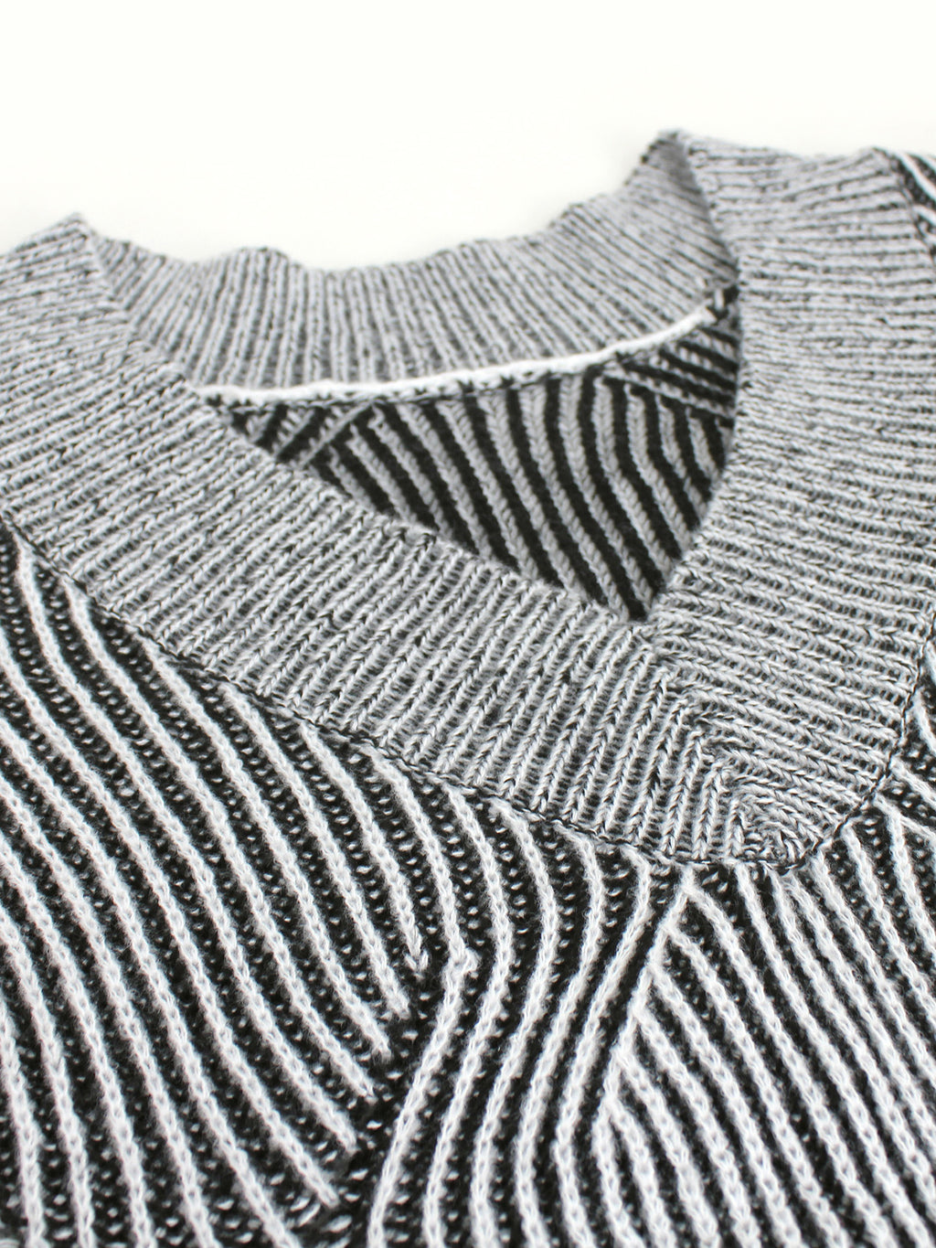 Large V-neck Pullover Fashionable Knitted Sweater