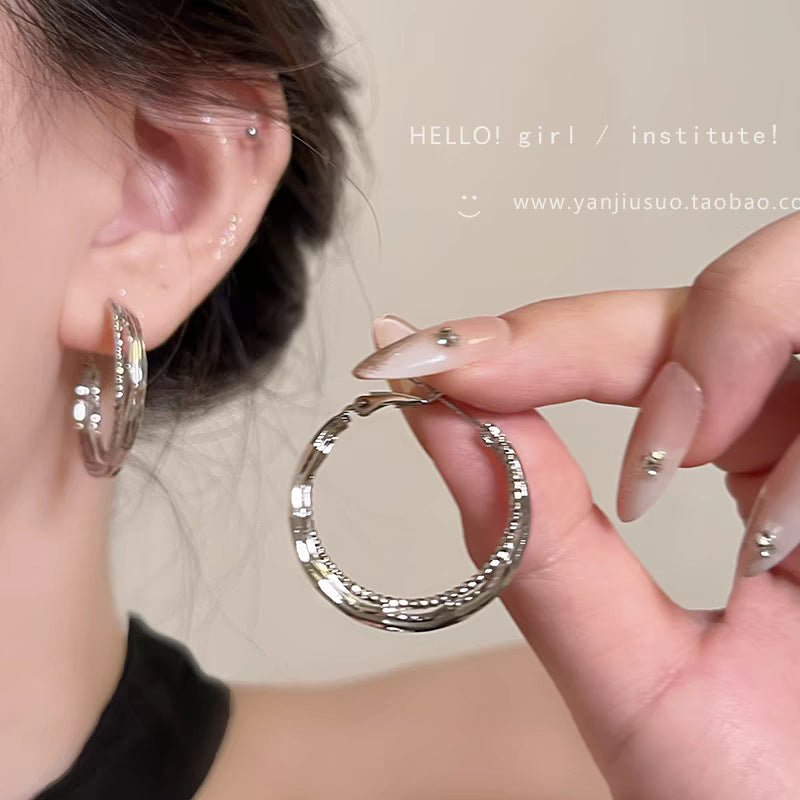 Simple Hoop Earrings For Round Faces