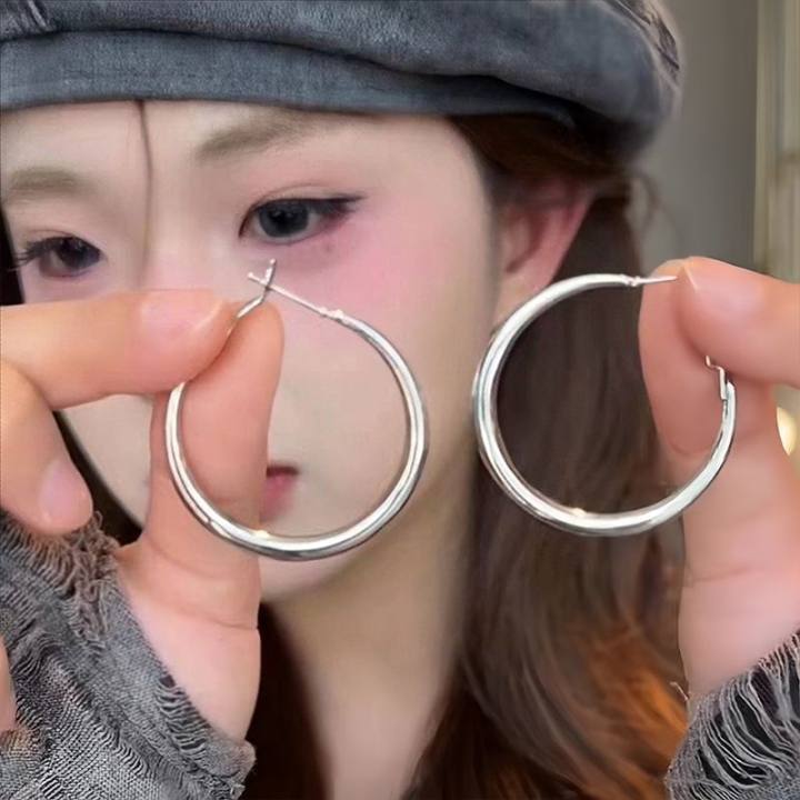 Simple Hoop Earrings For Round Faces