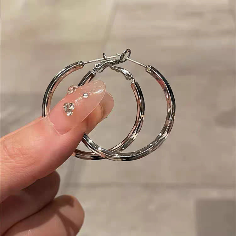 Simple Hoop Earrings For Round Faces