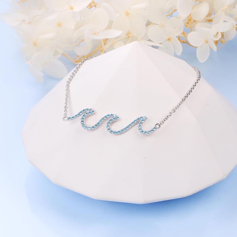 Womens Fashionable Minimalist Pendant Necklace With Wave Pattern