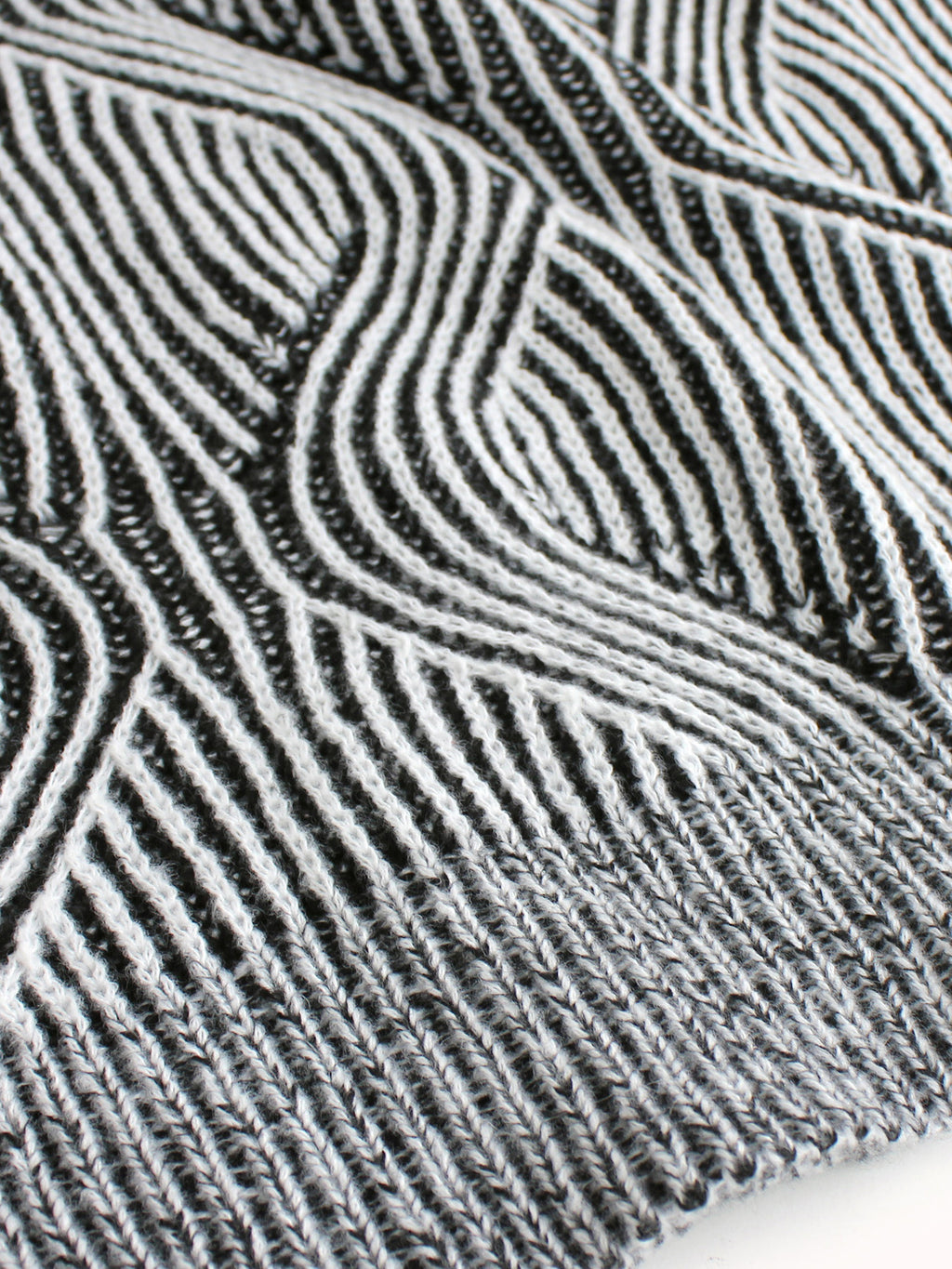 Large V-neck Pullover Fashionable Knitted Sweater