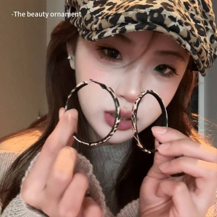 Simple Hoop Earrings For Round Faces