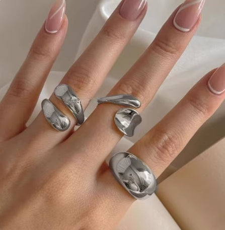 Geometric Niche Metal-textured Glossy Ring Set