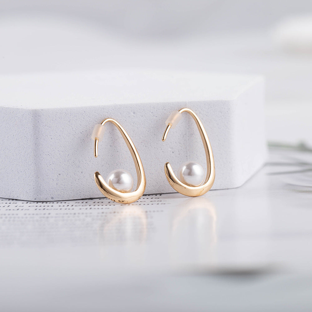New Pearl Earrings With Brass Texture Metal