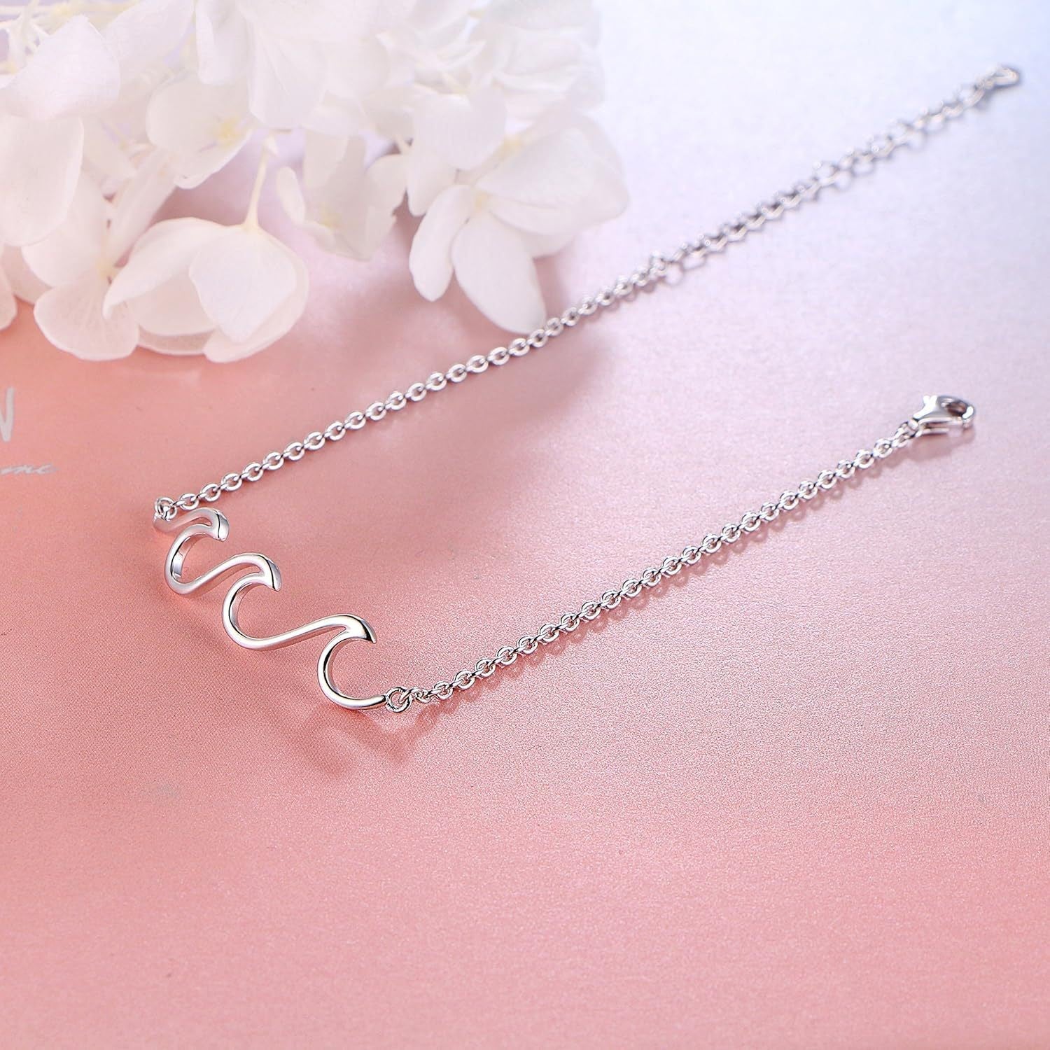 Womens Fashionable Minimalist Pendant Necklace With Wave Pattern