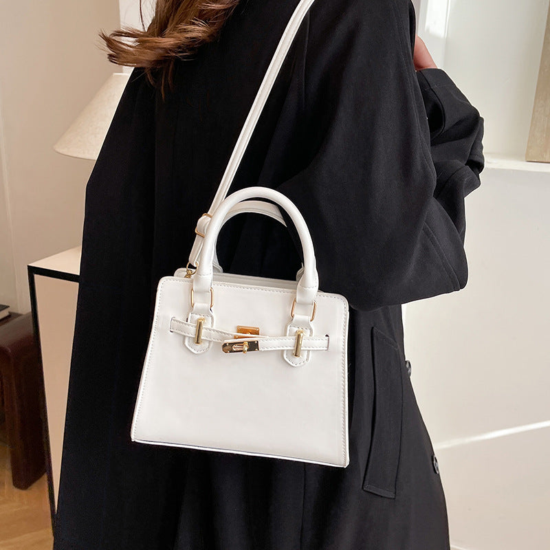 Minimalist Leather-buckle Crossbody Bag With A Soft Exterior And Large Capacity