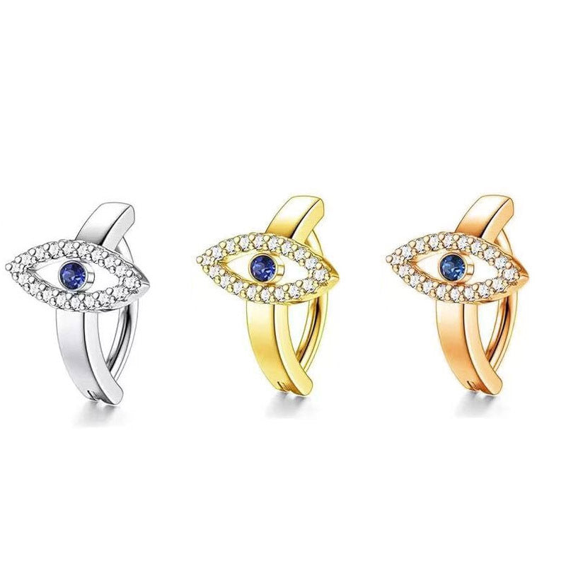 Minimalist And Personalized Female Navel Ring Puncture