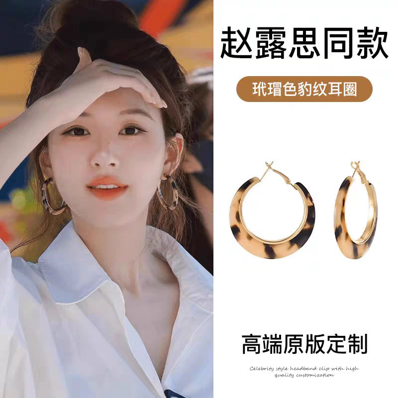 Simple Hoop Earrings For Round Faces