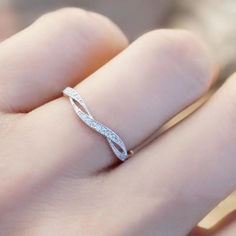 Everyday Lightweight Luxury Twisted-cross Wedding Ring