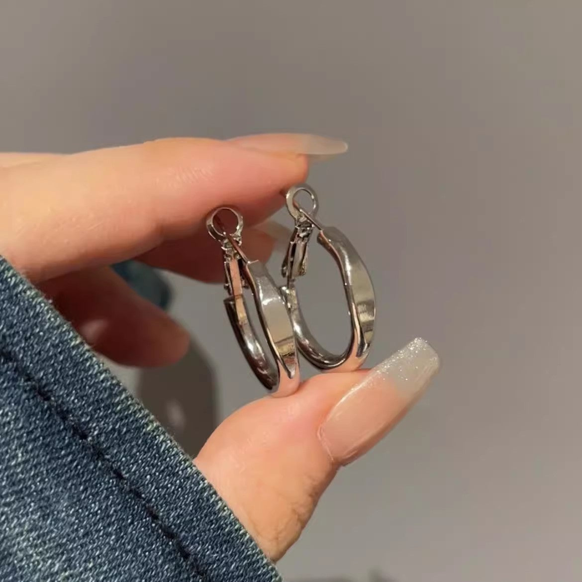 Simple Hoop Earrings For Round Faces