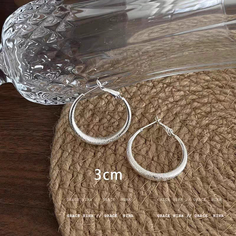 Simple Hoop Earrings For Round Faces