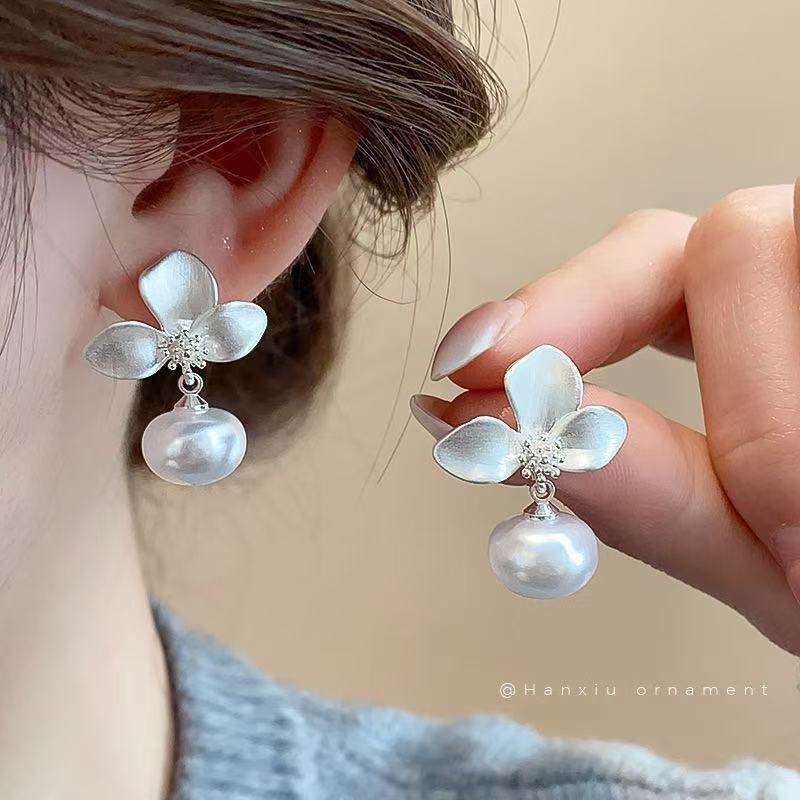 Womens Stylish Brushed Three-Petal Earrings Versatile For Any Look