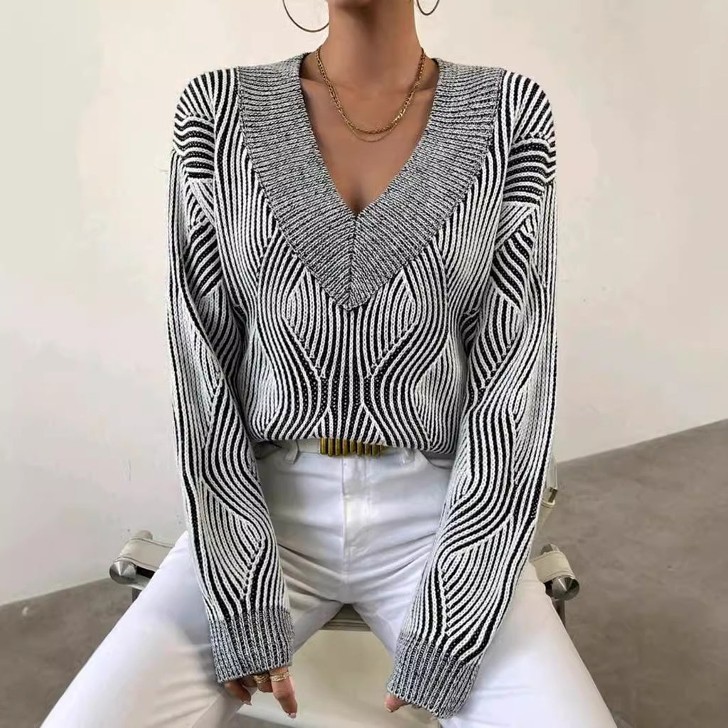 Large V-neck Pullover Fashionable Knitted Sweater