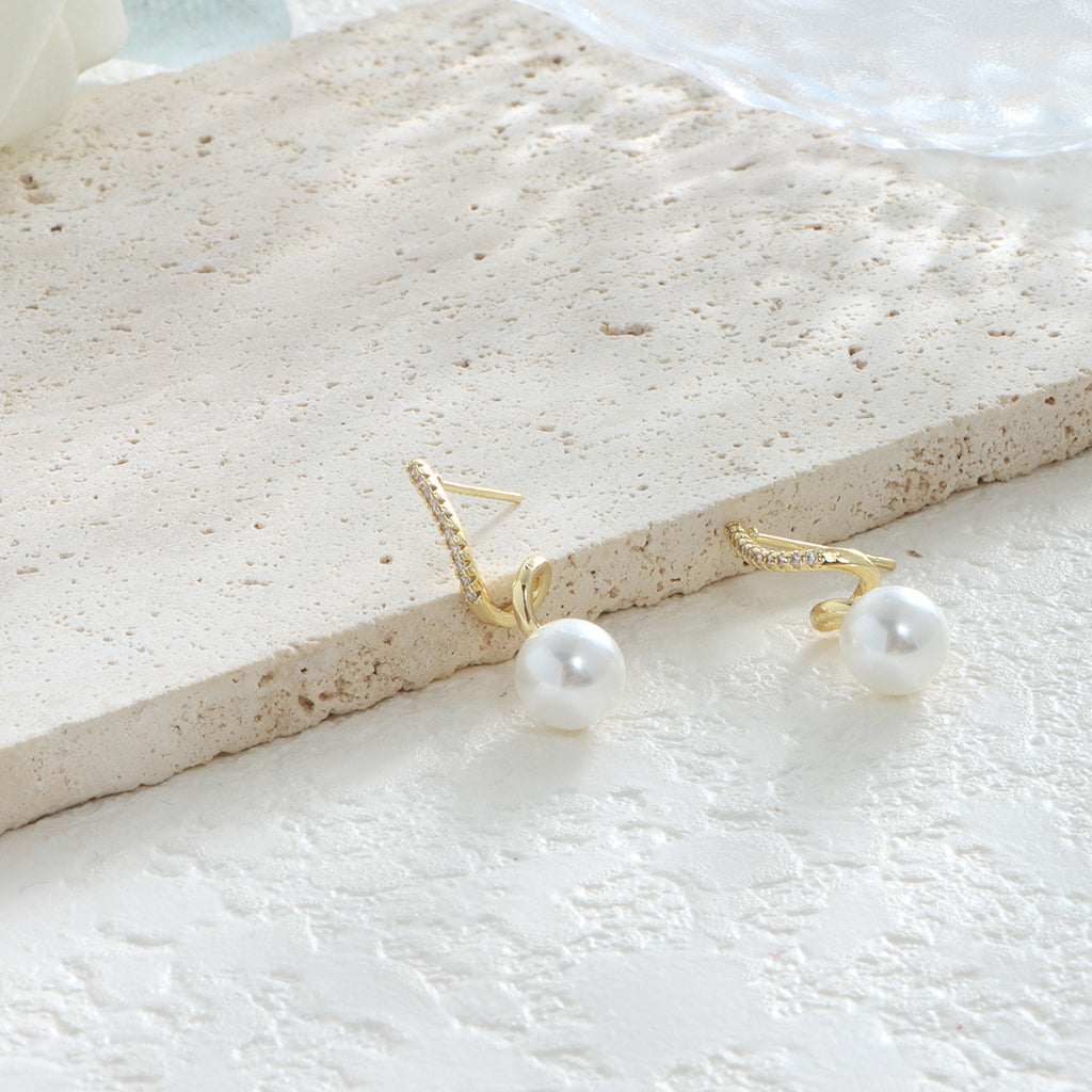 Diamond-encrusted Pearl Spiral Line Stud Earrings