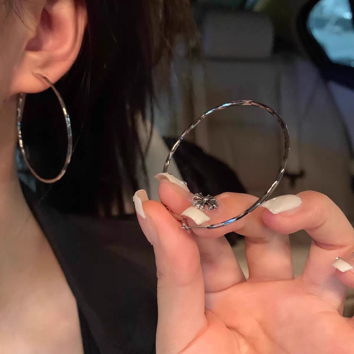 Simple Hoop Earrings For Round Faces