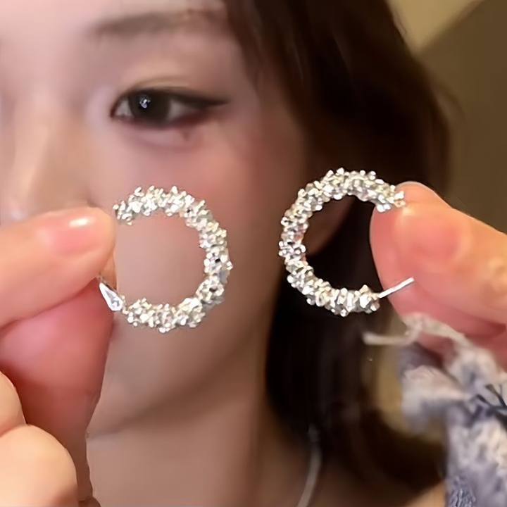 Simple Hoop Earrings For Round Faces