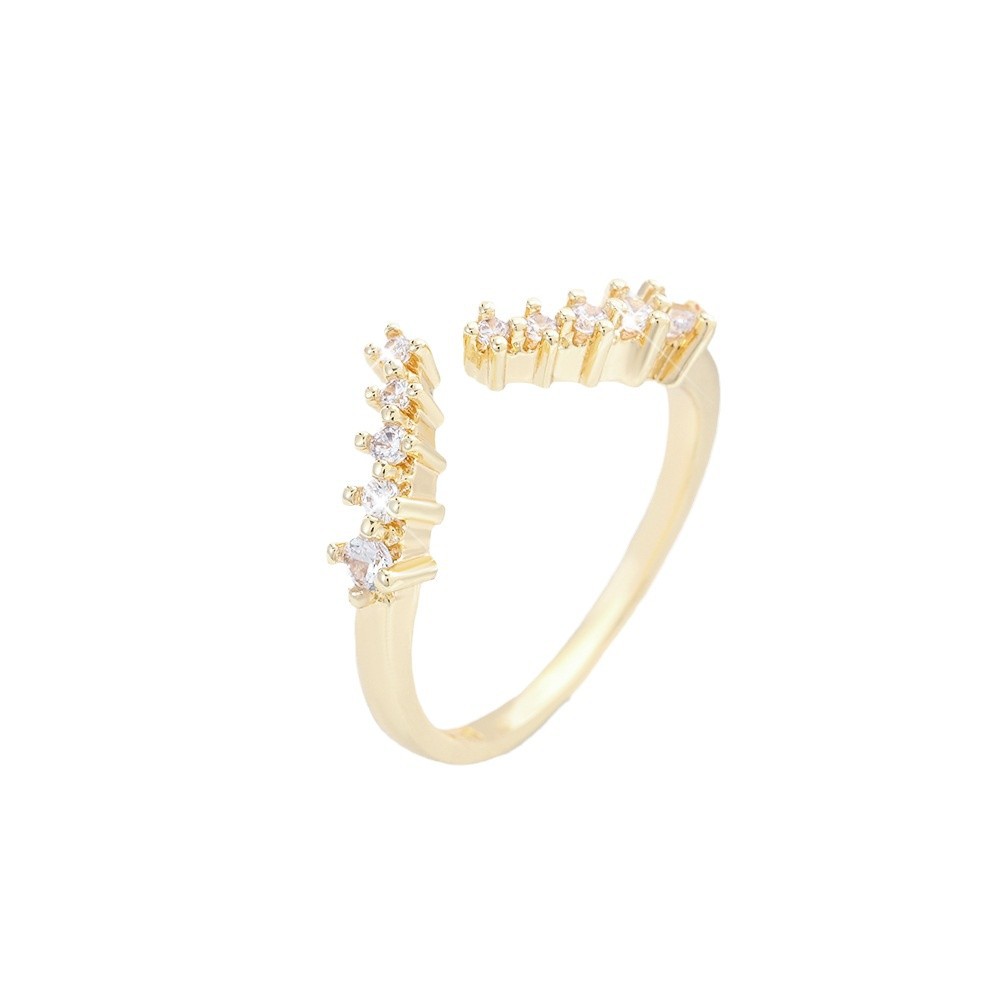 Simple V-shaped Zircon-studded Ring