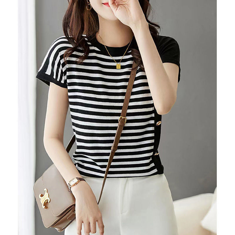 Round Neck Black And White Striped T-shirt For Women