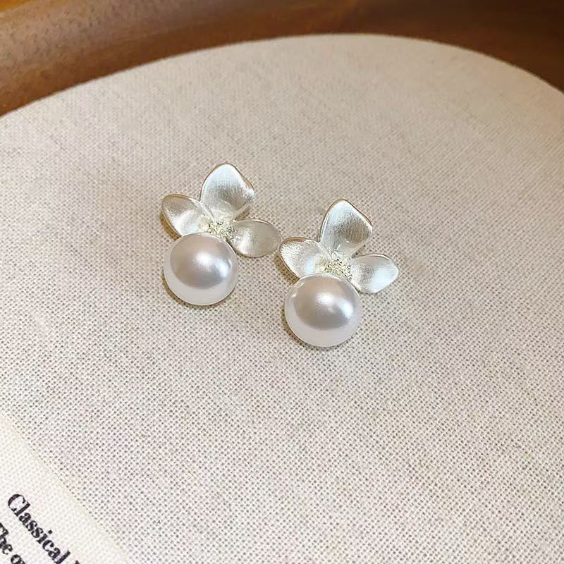 Womens Stylish Brushed Three-Petal Earrings Versatile For Any Look