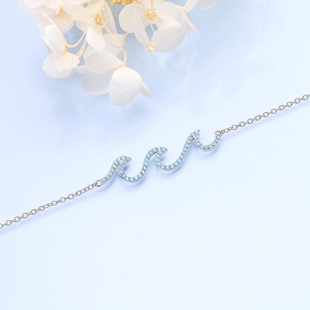 Womens Fashionable Minimalist Pendant Necklace With Wave Pattern